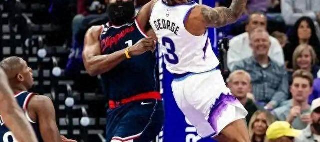 首发出场，仅得10分！正负值-25，全队最低！不愧为休赛期总冠军