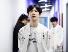 炫神因辱骂theshy，二路(lù)解(jiě)说权限被收回，还被粉丝投诉到全国扫黑办