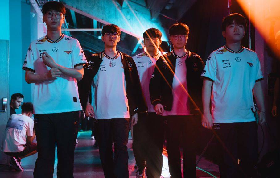 Faker認(rèn)为T1四(sì)名队友是(shì)最强的LOL选手(shǒu)