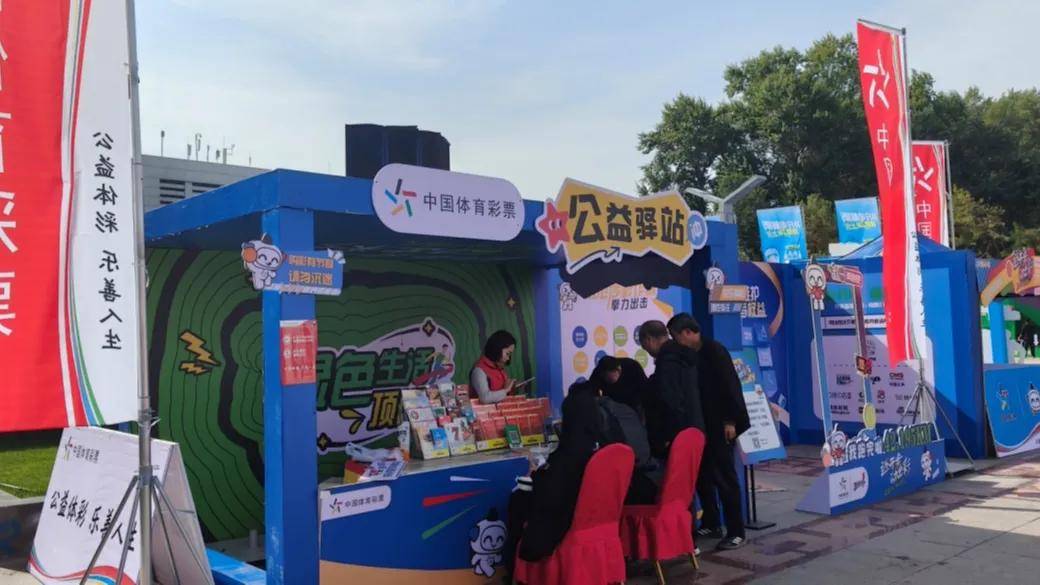 添彩(cǎi)当地体育赛事：新疆(jiāng)体彩(cǎi)石河子分中心亮相馬(mǎ)拉(lā)松赛事