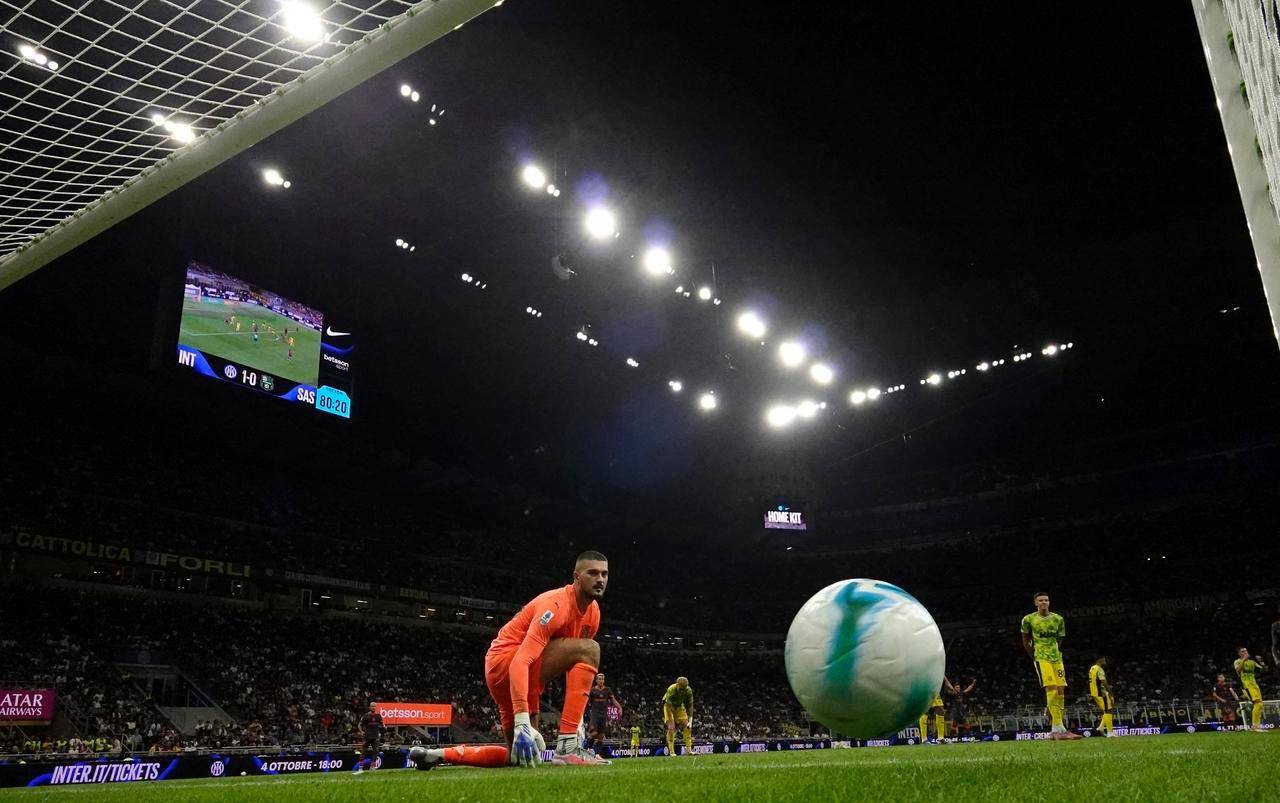 欧冠战火重燃！马竞、国米迎劲敌，两场对决谁能踏上荣耀之路？