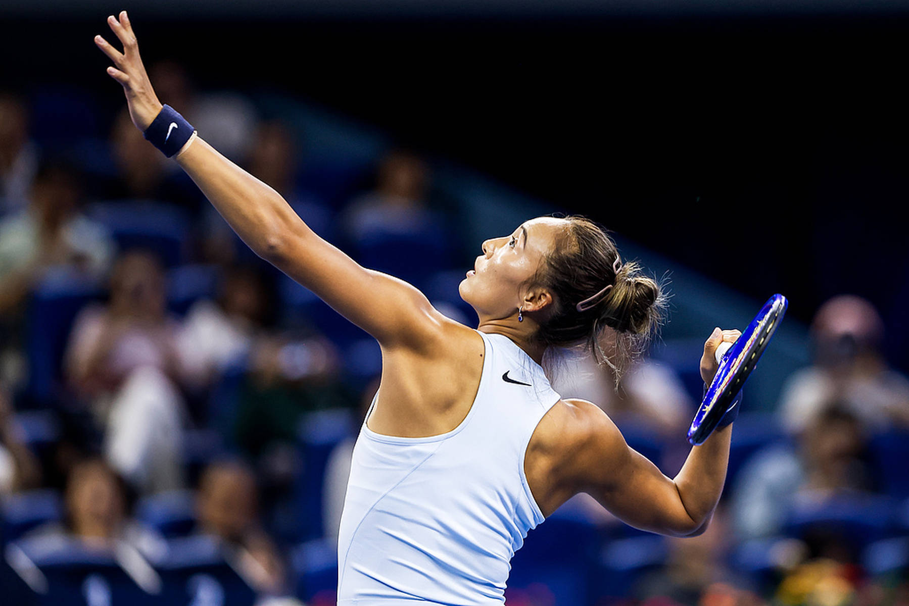 卫冕冠军郑钦文因伤退出东京赛 提前结束2025巡回赛季