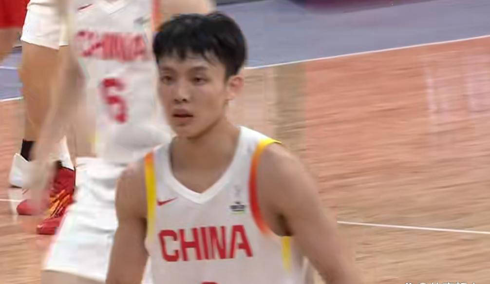 徐杰携女友亮(liàng)相上海浦(pǔ)东机场，开启解说生涯将解说中(zhōng)国男籃(lán)比(bǐ)賽(sài)