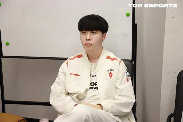 LPL登(dēng)峰組(zǔ)激(jī)戰(zhàn)正酣，iG迎戰(zhàn)TES忍界大戰(zhàn)再启，阿水(shuǐ)直面昔日队友！