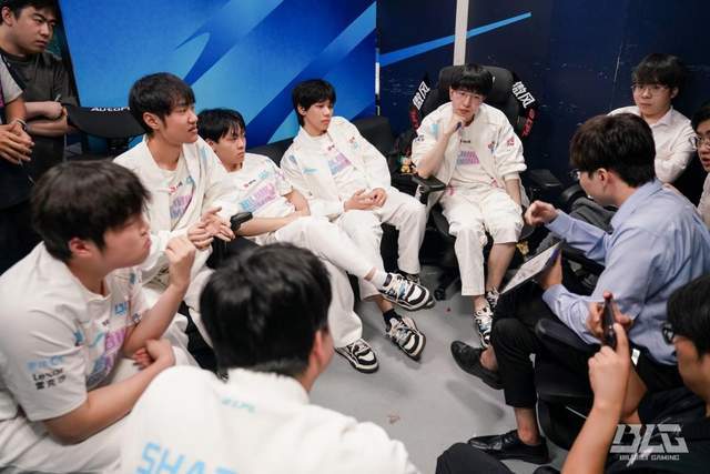 LPL登(dēng)峰組(zǔ)激(jī)戰(zhàn)正酣，iG迎戰(zhàn)TES忍界大戰(zhàn)再启，阿水(shuǐ)直面昔日队友！