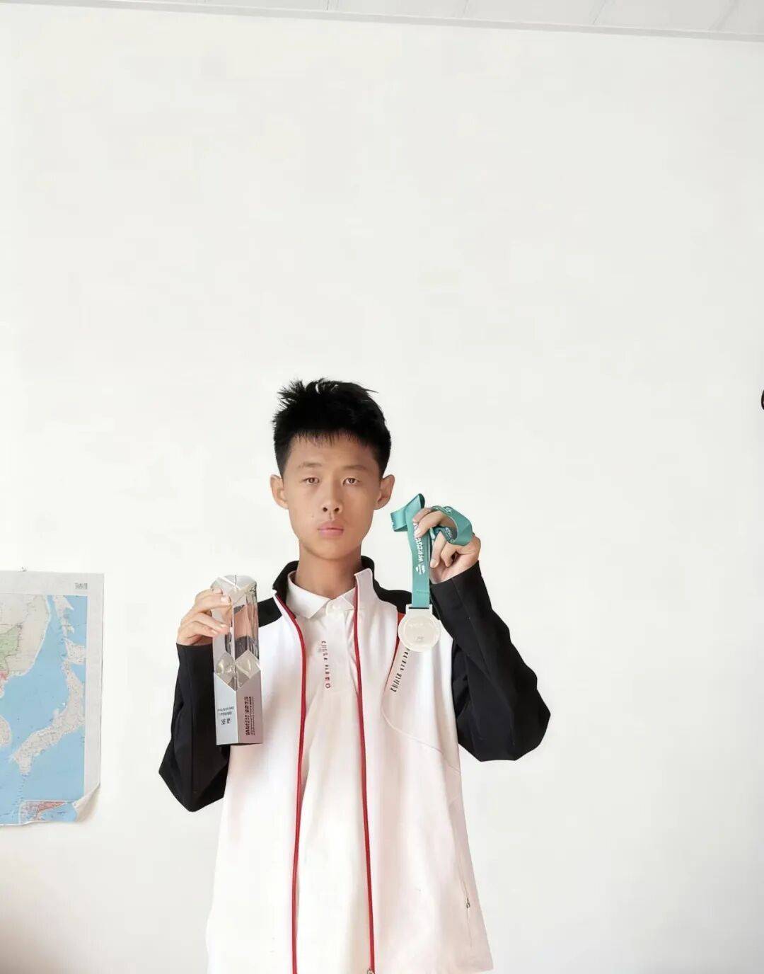 嵩明县一中初中部学子在世界机器人大赛玉溪市选拔赛中喜获冠亚季军