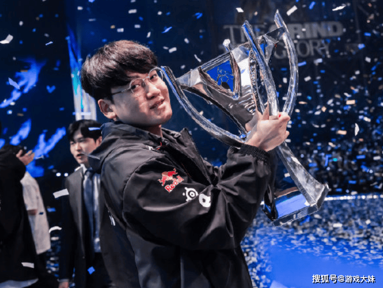 S14冠军皮肤小细节，Gumayusi脸上的小痣，在韦鲁斯脸上被还原