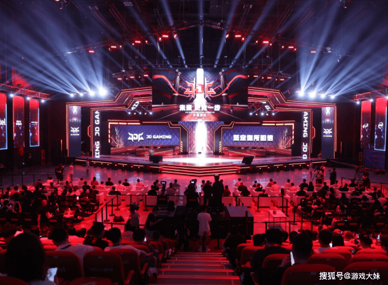 2025年中国电竞报告(gào)公(gōng)布，LOL熱(rè)度持續(xù)下滑，但整体数据还是(shì)上升