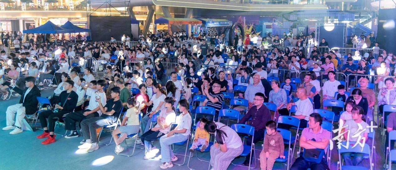 大湾区电竞迷再聚(jù)万江，LOL峽(xiá)穀(gǔ)传奇觀(guān)赛派对落幕