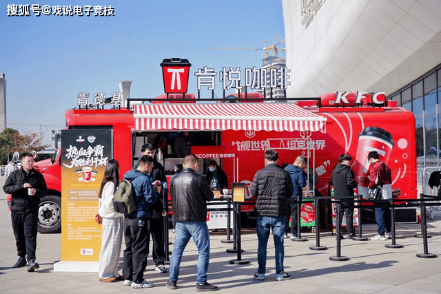 線(xiàn)下观赛有(yǒu)专属痛车接送(sòng)？还有(yǒu)奶茶(chá)贈(zèng)饮？坦克世界也(yě)太周到了