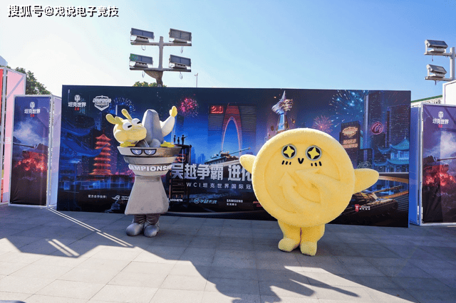 線(xiàn)下观赛有(yǒu)专属痛车接送(sòng)？还有(yǒu)奶茶(chá)贈(zèng)饮？坦克世界也(yě)太周到了