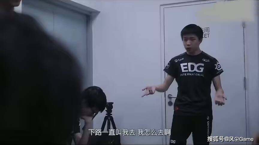 LOL世界冠军AD即将复出！小吕布直播放话：剩下的比赛会守住尊严